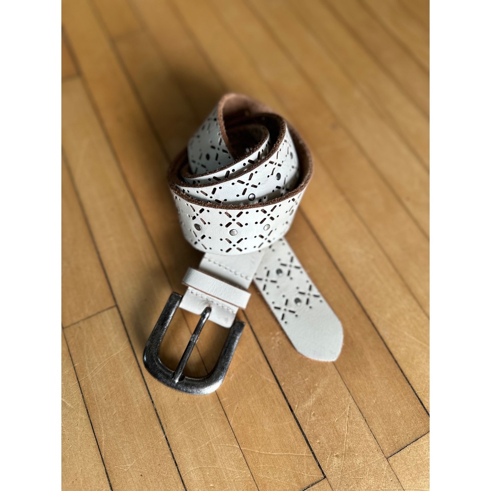 Unbranded 1.5" Laser Cut Studded Cream Leather Belt 37-41"